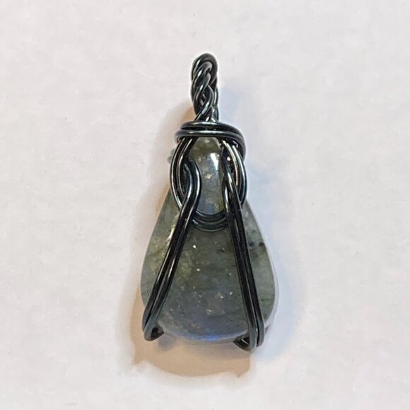 Labradorite teardrop pendant - Picture 4 of 5
